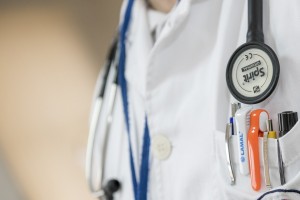 Prywatne ubezpieczenie zdrowotne pozwala na szybsze wizyty u lekarza. Źródło: Pixabay.com.