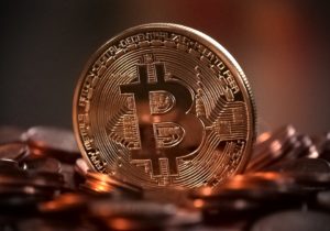 Kryptowaluta Bitcoin na pewno wywołała w tym roku sporo buzzu w środowisku. Źródło: Pixabay.com.